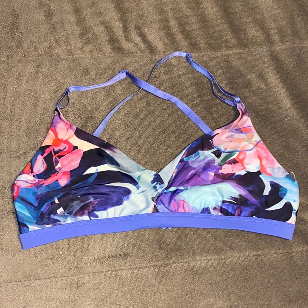 Roxy bikini top. Large